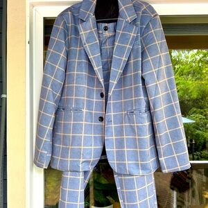 Transition summer to fall - Light suit, oversized look for women size 2 - 6.